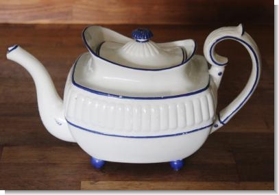 IMPORTANT SEWELL "JAN DERKS" TEAPOT c.1810.