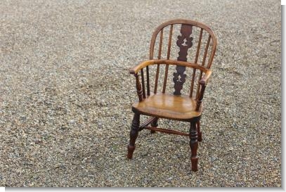 VERY GOOD YEW WOOD CHILDS WINDSOR CHAIR