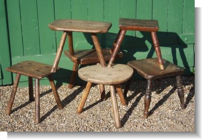 MILKING STOOL CIRCULAR ASH TOP.