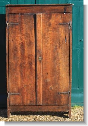 17th CENTURY OAK CUPBOARD