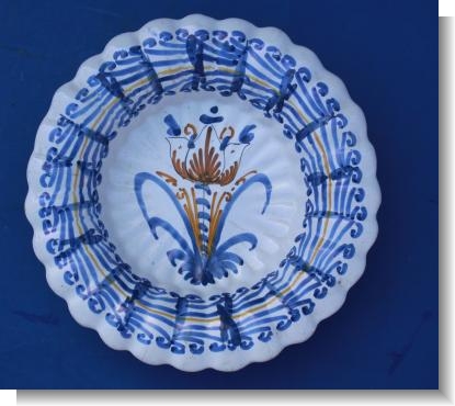 DUTCH DELFT TULIP DISH, c.1640.