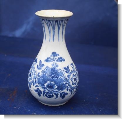 SMALL DELFT VASE