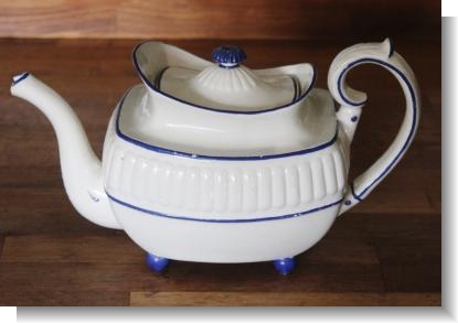 IMPORTANT SEWELL "JAN DERKS" TEAPOT c.1810.