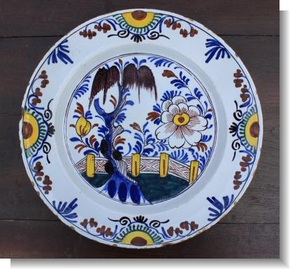 LARGE DELFT CHARGER, Late 18th century