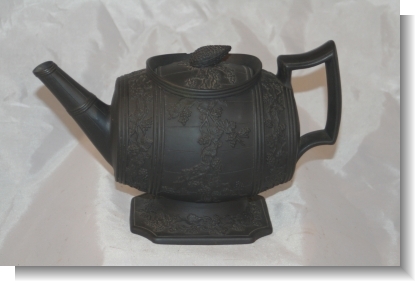 BASALT BARREL TEAPOT & COVER c.1820