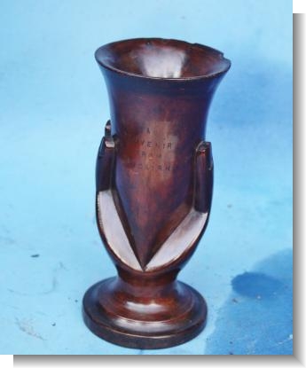 wonderful PITCAIRN ISLAND HAND of FRENDSHIP VASE 